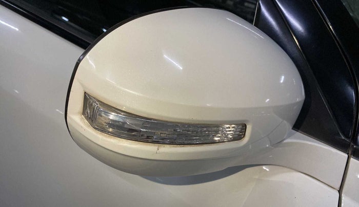 2016 Maruti Swift VXI, Petrol, Manual, 66,545 km, Right rear-view mirror - Indicator light has minor damage