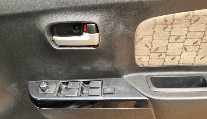 2017 Maruti Wagon R 1.0 VXI AMT, Petrol, Automatic, 71,796 km, Driver Side Door Panels Control