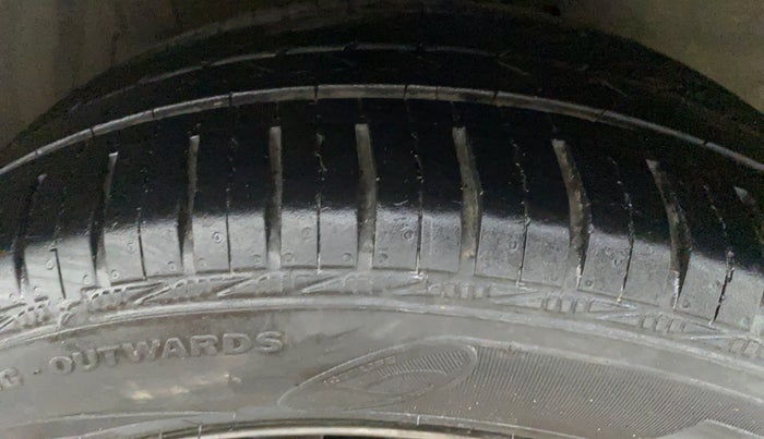 2018 Maruti Ciaz DELTA 1.4 VVT AT, Petrol, Automatic, 87,351 km, Left Front Tyre Tread