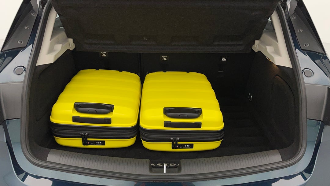 2016 Holden Astra Rs-v, Manual, 87761 km, Boot Inside View with Luggage