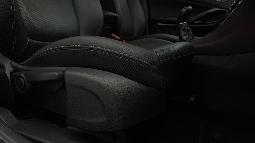 2016 Holden Astra Rs-v, Manual, 87761 km, Drivers Side Adjustment Panel