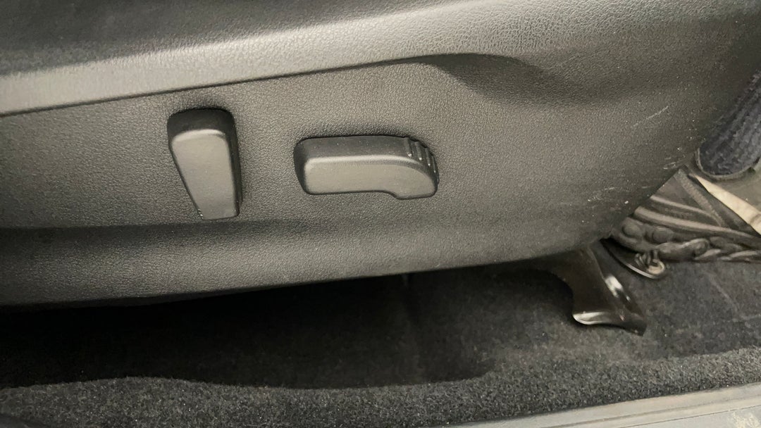 2022 Subaru Forester 2.5i-s (AWD), Automatic, 49209 km, Drivers Side Adjustment Panel