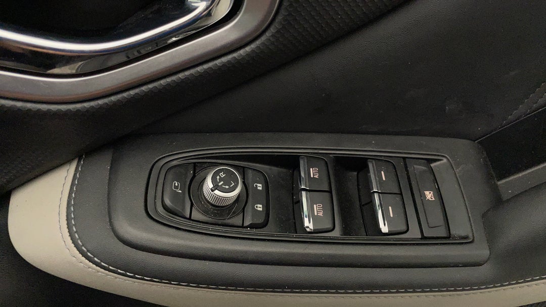 2022 Subaru Forester 2.5i-s (AWD), Automatic, 49209 km, Drivers Side Door Panel Controls