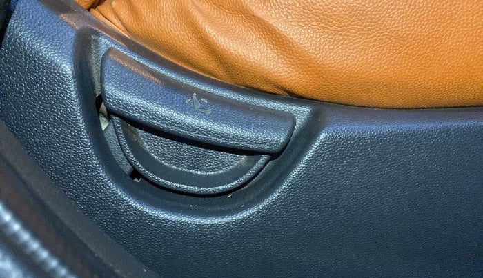 2017 Hyundai Xcent S 1.2, Petrol, Manual, 52,064 km, Driver Side Adjustment Panel