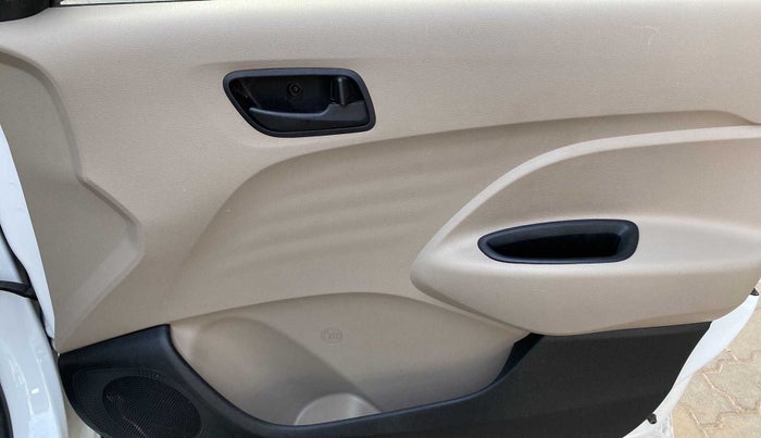 2022 Hyundai NEW SANTRO MAGNA, Petrol, Manual, 5,485 km, Driver Side Door Panels Control