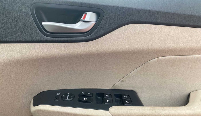 2019 Hyundai Verna 1.4 EX PETROL, Petrol, Manual, 25,667 km, Driver Side Door Panels Control