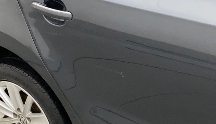 2016 Volkswagen Vento HIGHLINE 1.6 MPI, Petrol, Manual, 90,324 km, Right rear door - Minor scratches