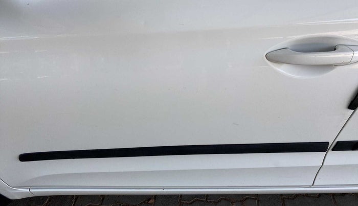2015 Hyundai Elite i20 MAGNA 1.2, CNG, Manual, 59,786 km, Front passenger door - Minor scratches