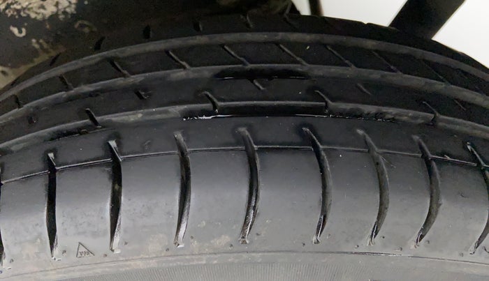 2014 Maruti Wagon R 1.0 LXI CNG, CNG, Manual, 33,071 km, Left Rear Tyre Tread