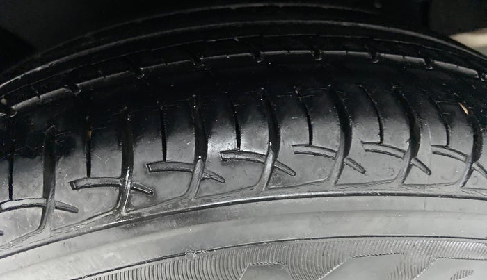 2016 Maruti Baleno DELTA 1.2 K12, Petrol, Manual, 38,318 km, Right Rear Tyre Tread