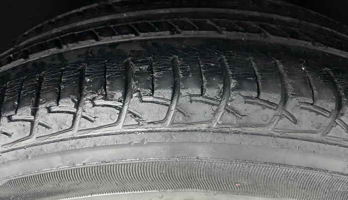 2016 Maruti Baleno DELTA 1.2 K12, Petrol, Manual, 38,318 km, Left Rear Tyre Tread
