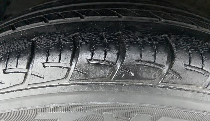 2016 Maruti Baleno DELTA 1.2 K12, Petrol, Manual, 38,318 km, Left Front Tyre Tread