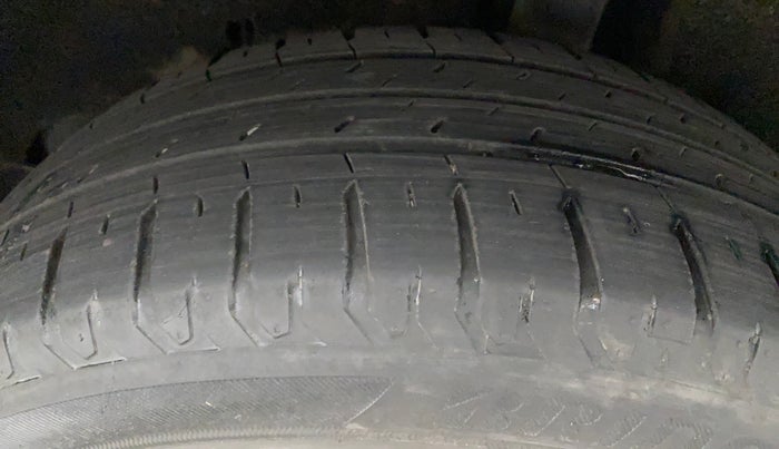 2016 Maruti Baleno ALPHA DIESEL 1.3, Diesel, Manual, 75,407 km, Left Rear Tyre Tread