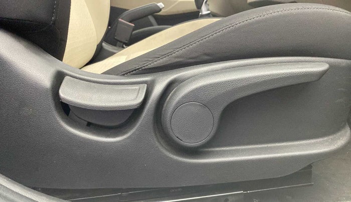 2018 Hyundai Verna 1.4 EX PETROL, Petrol, Manual, 25,887 km, Driver Side Adjustment Panel