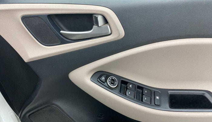 2015 Hyundai Elite i20 ASTA 1.4 CRDI, Diesel, Manual, 1,13,255 km, Driver Side Door Panels Control