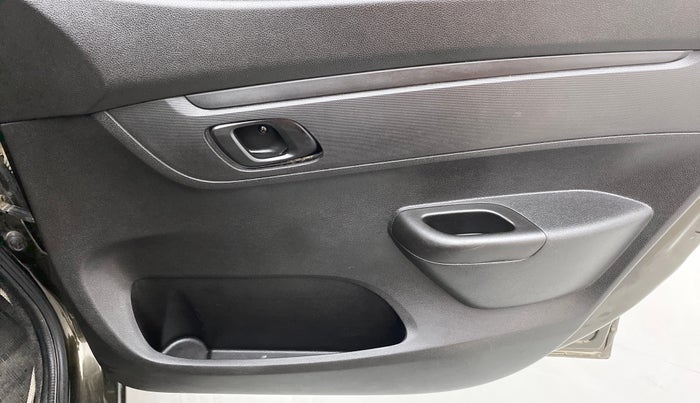 2017 Renault Kwid RXT 1.0, Petrol, Manual, 46,351 km, Driver Side Door Panels Control