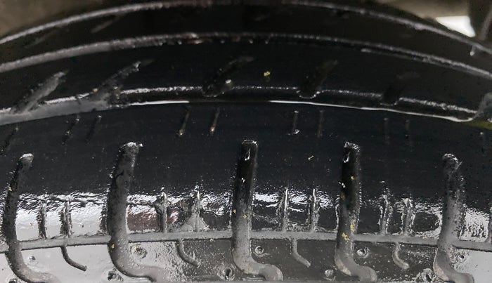 2017 Renault Kwid RXT 1.0, Petrol, Manual, 46,351 km, Left Rear Tyre Tread