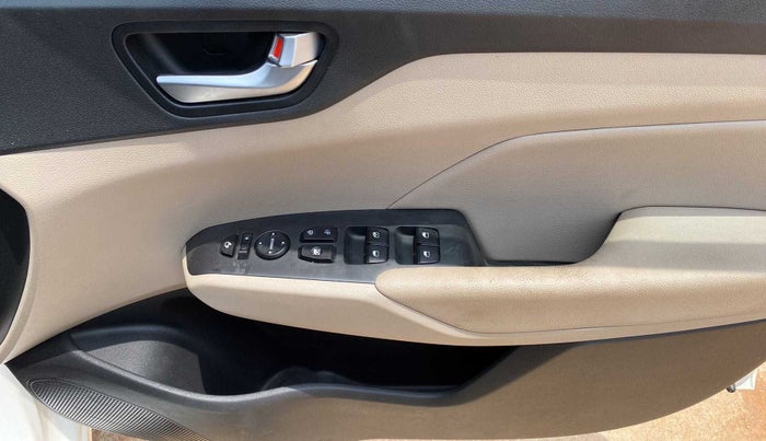 2019 Hyundai Verna 1.6 VTVT SX (O) AT, Petrol, Automatic, 49,820 km, Driver Side Door Panels Control
