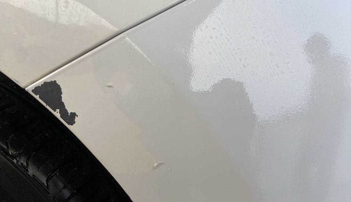 2016 Hyundai Xcent SX 1.2, Petrol, Manual, 1,09,938 km, Front bumper - Chrome strip damage