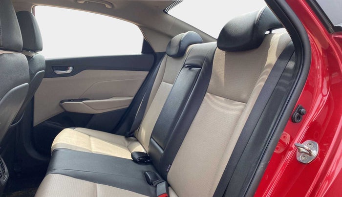 2018 Hyundai Verna 1.6 VTVT SX (O) AT, Petrol, Automatic, 61,288 km, Right Side Rear Door Cabin
