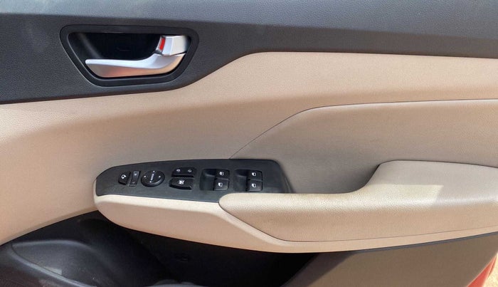 2018 Hyundai Verna 1.6 VTVT SX (O) AT, Petrol, Automatic, 61,288 km, Driver Side Door Panels Control