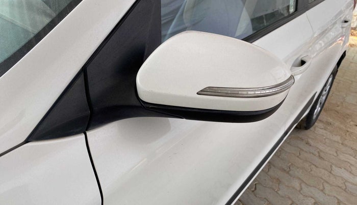 2016 Hyundai Elite i20 SPORTZ 1.4 CRDI, Diesel, Manual, 1,15,613 km, Left rear-view mirror - Indicator light has minor damage