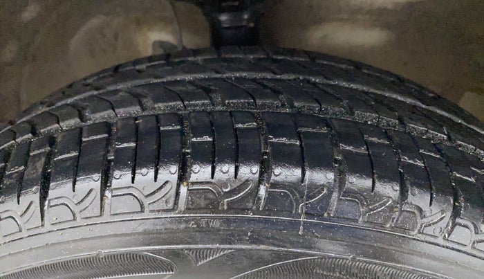 2016 Maruti Wagon R 1.0 VXI, Petrol, Manual, 80,537 km, Right Front Tyre Tread