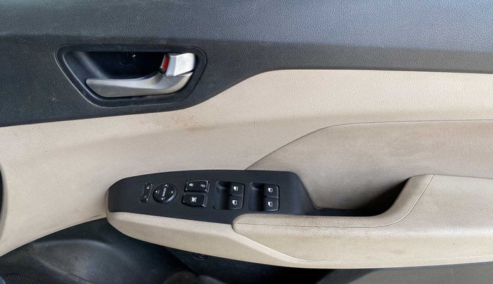 2020 Hyundai Verna S 1.5 PETROL MT, Petrol, Manual, 64,570 km, Driver Side Door Panels Control