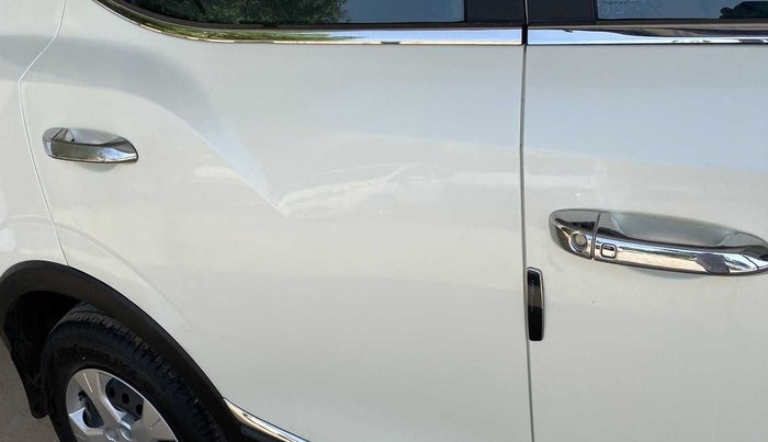2020 Mahindra XUV300 W6 1.2 PETROL, Petrol, Manual, 20,923 km, Right rear door - Minor scratches