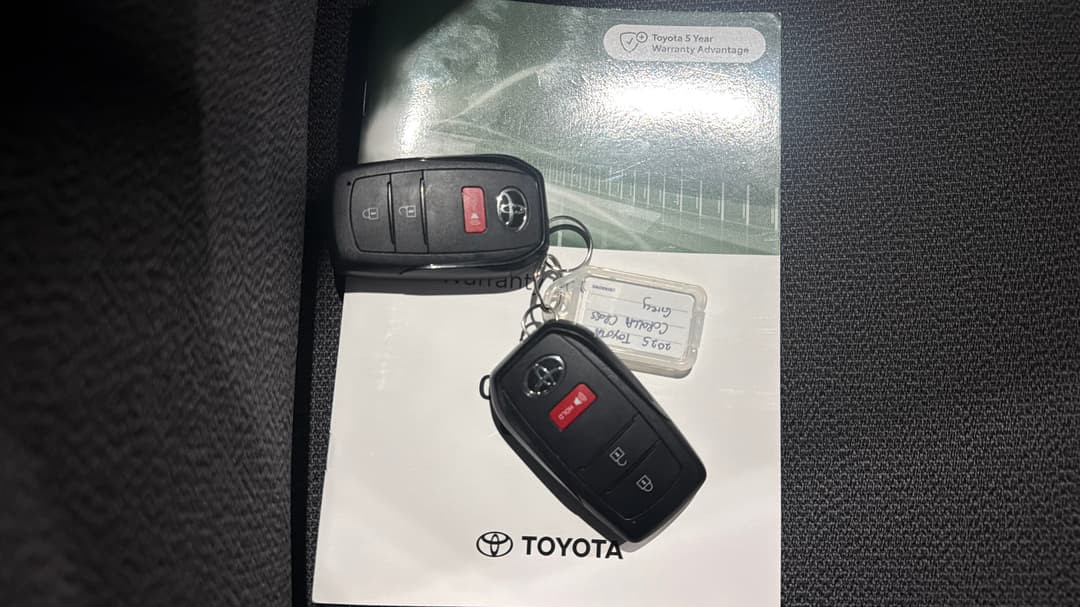 2025 Toyota Corolla Cross Gxl 2WD Hybrid, Automatic, 30395 km, Key Close-up