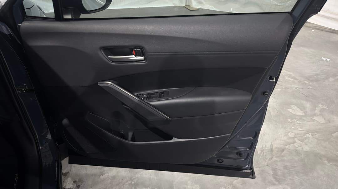 2025 Toyota Corolla Cross Gxl 2WD Hybrid, Automatic, 30395 km, Speaker View