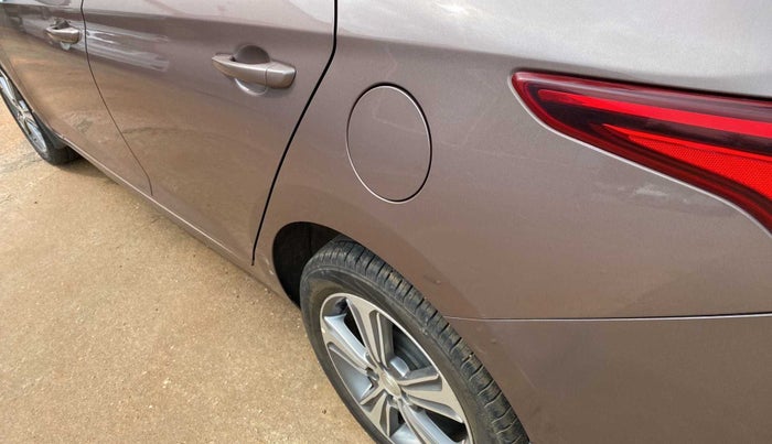 2018 Hyundai Verna 1.6 VTVT SX, Petrol, Manual, 60,087 km, Left quarter panel - Slightly dented