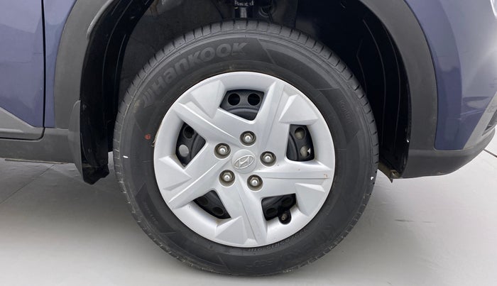 2020 Hyundai VENUE S 1.2, Petrol, Manual, 16,453 km, Right Front Wheel