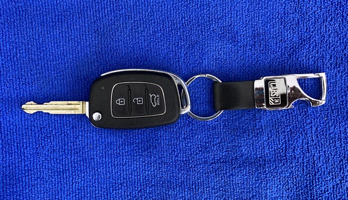 2020 Hyundai VENUE S 1.2, Petrol, Manual, 16,453 km, Key Close Up