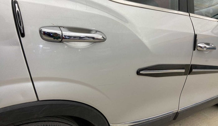2019 Mahindra XUV300 W6 1.5 DIESEL, Diesel, Manual, 28,660 km, Right rear door - Minor scratches