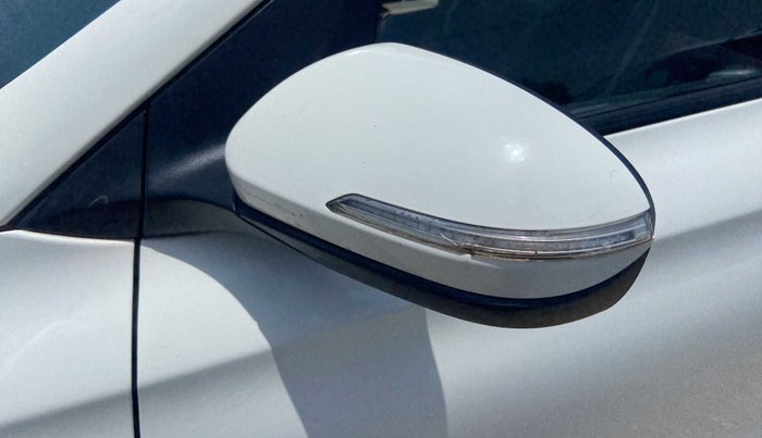 2017 Hyundai Elite i20 SPORTZ 1.2, Petrol, Manual, 75,909 km, Left rear-view mirror - Indicator light has minor damage