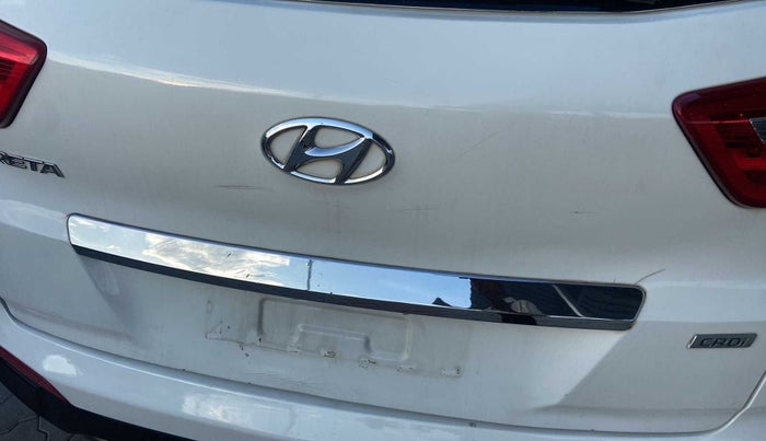 2015 Hyundai Creta SX (O) 1.6 DIESEL, Diesel, Manual, 1,21,485 km, Dicky (Boot door) - Slightly rusted