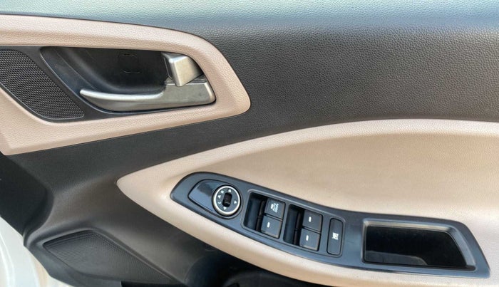 2016 Hyundai Elite i20 MAGNA 1.2, Petrol, Manual, 56,731 km, Driver Side Door Panels Control