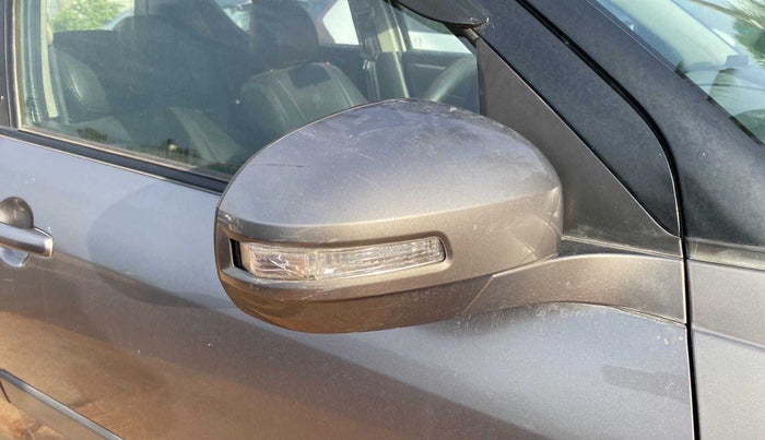 2013 Maruti Swift VXI, Petrol, Manual, 27,532 km, Right rear-view mirror - Indicator light has minor damage