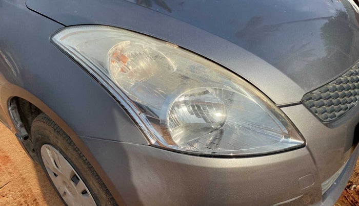 2013 Maruti Swift VXI, Petrol, Manual, 27,532 km, Right headlight - Headlight parking bulb fused