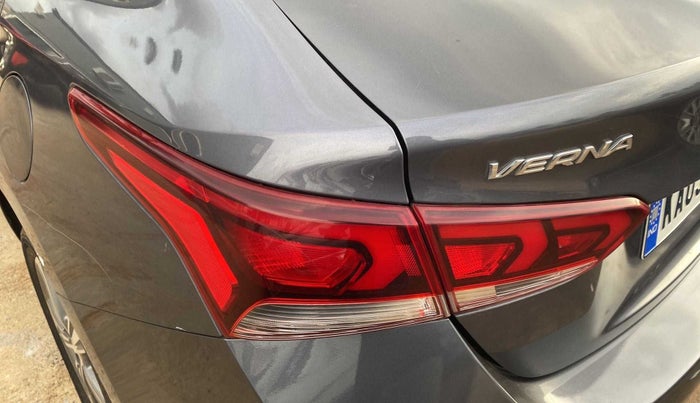 2018 Hyundai Verna 1.6 VTVT SX (O) AT, Petrol, Automatic, 19,792 km, Left tail light - Minor scratches