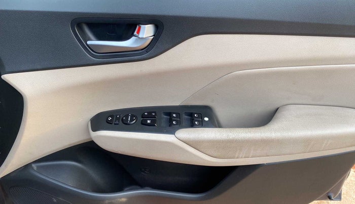 2018 Hyundai Verna 1.6 VTVT SX (O) AT, Petrol, Automatic, 19,792 km, Driver Side Door Panels Control
