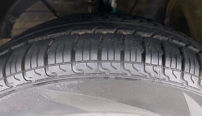 2018 Maruti Swift VXI AMT D, Petrol, Automatic, 47,786 km, Left Front Tyre Tread