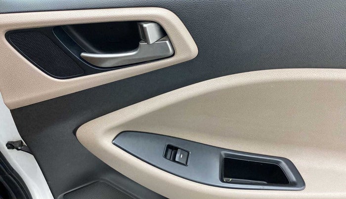 2015 Hyundai Elite i20 ASTA 1.4 CRDI, Diesel, Manual, 83,574 km, Right rear window switch / handle - Minor damage