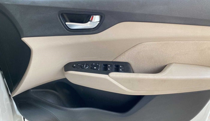 2019 Hyundai Verna 1.6 VTVT SX, Petrol, Manual, 15,047 km, Driver Side Door Panels Control