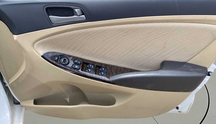 2017 Hyundai Verna 1.6 VTVT SX, Petrol, Manual, 29,279 km, Driver Side Door Panels Control