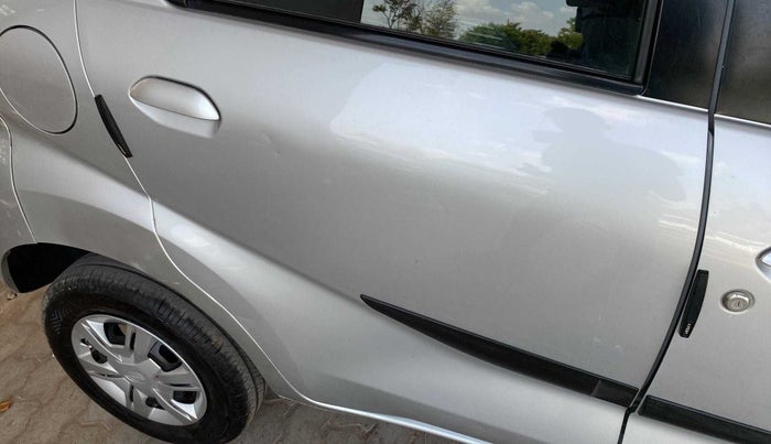 2018 Datsun Redi Go T(O) 1.0 AMT, Petrol, Automatic, 27,960 km, Right rear door - Minor scratches
