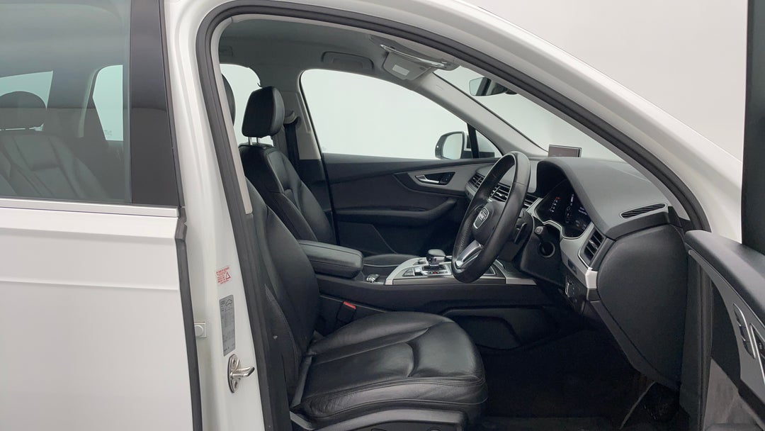 2018 Audi Q7 3.0 Tdi Quattro, Automatic, 101276 km, Right Side Front Door Cabin View