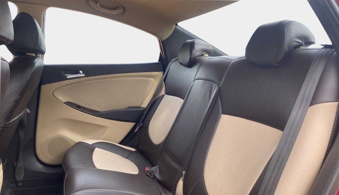 2015 Hyundai Verna FLUIDIC 1.6 CRDI SX AT, Diesel, Automatic, 92,617 km, Right Side Rear Door Cabin