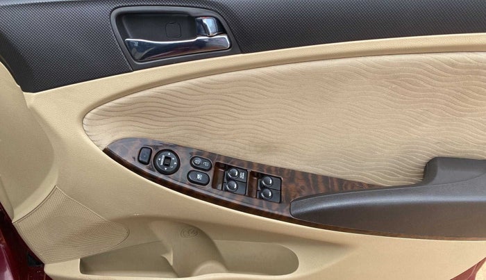 2015 Hyundai Verna FLUIDIC 1.6 CRDI SX AT, Diesel, Automatic, 92,617 km, Driver Side Door Panels Control